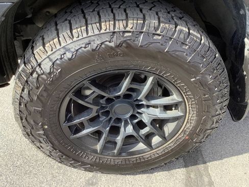 Used 2022 Toyota 4Runner TRD Off-Road Premium AWD/4WD image 33