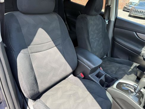 Used 2015 Nissan Rogue SV w/ SV Moonroof Package AWD/4WD image 9