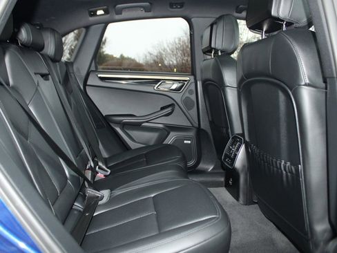 Used 2022 Porsche Macan image 11