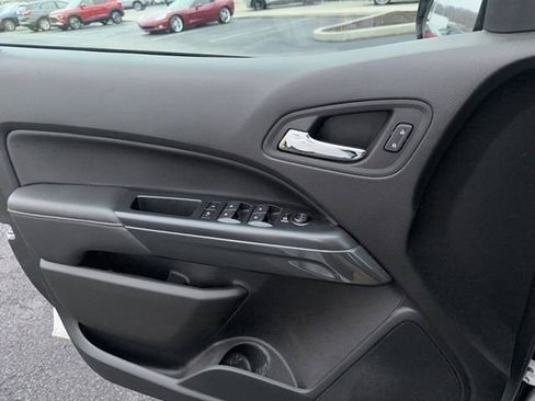 Used 2022 GMC Canyon AT4 image 17