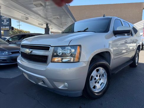 Used 2007 Chevrolet Suburban LT w/ LT Preferred Equipment Group AWD/4WD image 1