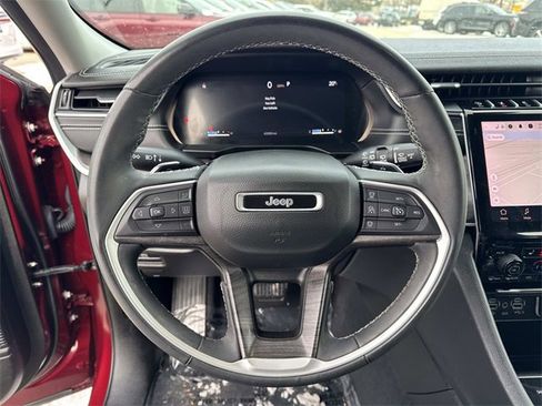 Used 2023 Jeep Grand Cherokee Limited image 28