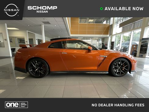 Used 2018 Nissan GT-R Premium w/ Premium Interior Package AWD/4WD image 1
