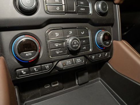 Used 2023 Chevrolet Tahoe High Country w/ Premium Package 2 image 17