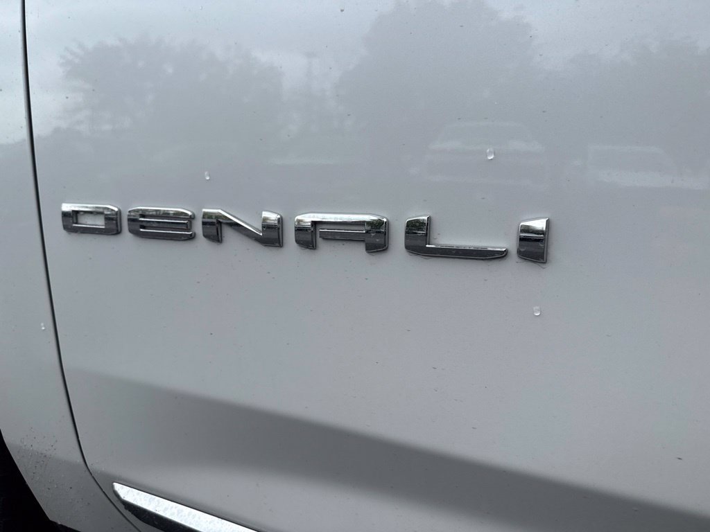 Used 2025 GMC Yukon XL Denali w/ Denali Reserve Package AWD/4WD image 12