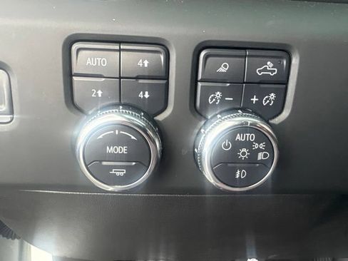 Used 2024 GMC Sierra 2500 AT4 w/ AT4 Premium Plus Package AWD/4WD image 13