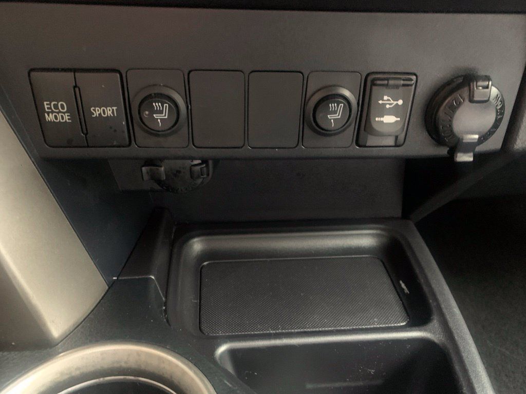 Used 2015 Toyota RAV4 XLE AWD/4WD image 22