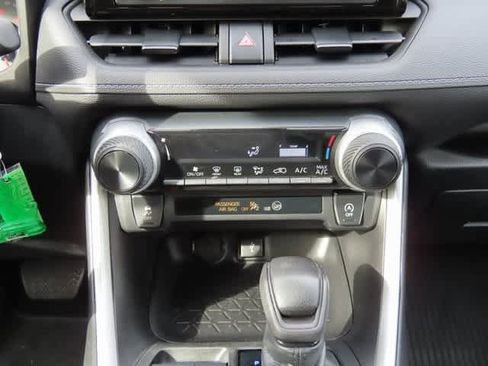 Used 2022 Toyota RAV4 LE image 20