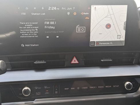 Used 2024 Kia Sportage EX image 19