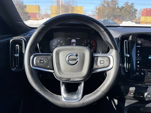 Used 2021 Volvo XC40 T5 R-Design w/ Climate Package image 14