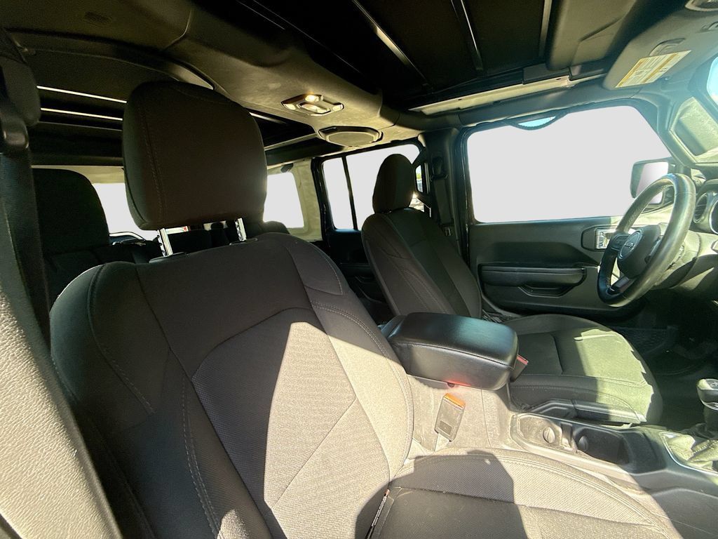 Certified 2022 Jeep Wrangler Unlimited Sport w/ Sun And Sound Package AWD/4WD image 33