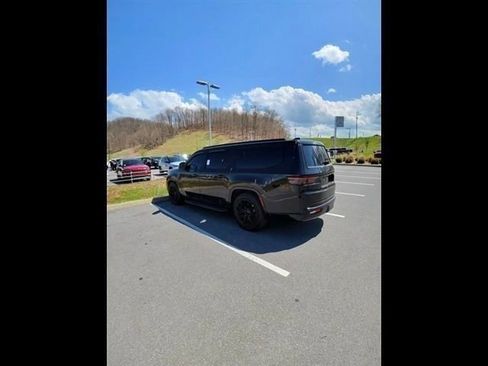 Used 2024 Jeep Wagoneer L Series II w/ Convenience Group I image 19