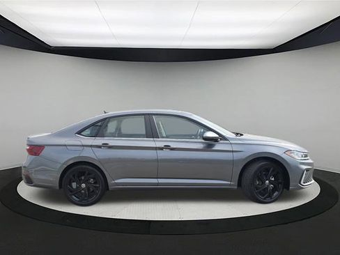 New 2026 Volkswagen Jetta SE FWD image 8