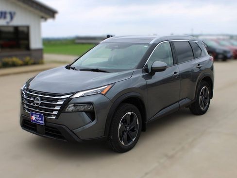 Used 2025 Nissan Rogue SV w/ SV Premium Package AWD/4WD image 1