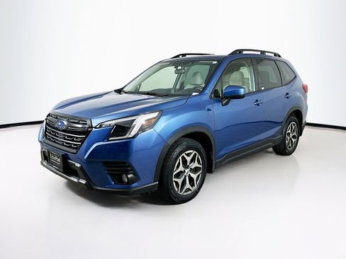 Used 2022 Subaru Forester Premium image 3