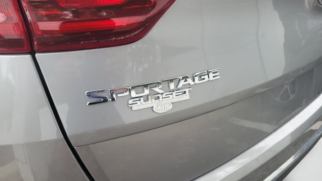 Used 2021 Kia Sportage EX w/ EX Technology Package FWD image 9