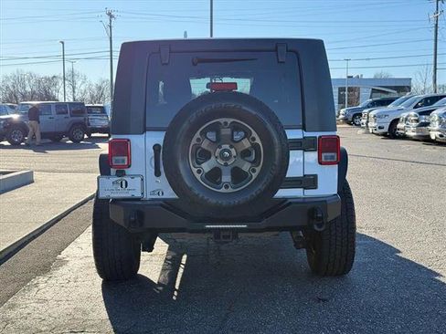 Used 2018 Jeep Wrangler Unlimited Sahara w/ Connectivity Group image 4