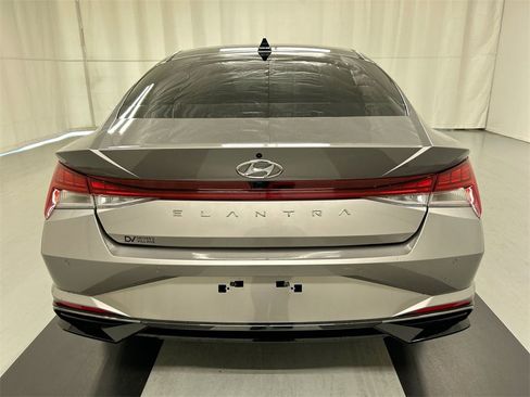 Used 2023 Hyundai Elantra Limited w/ Preferred Accessory Package image 22