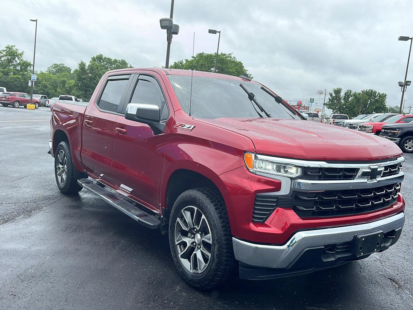 Used 2024 Chevrolet Silverado 1500 LT AWD/4WD image 7