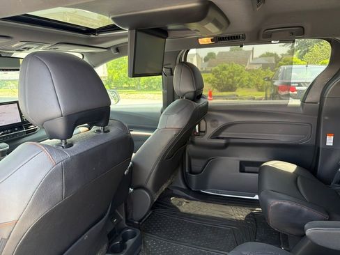 Used 2021 Toyota Sienna XSE w/ XSE Plus Package FWD image 15