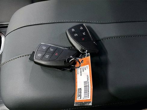 Used 2025 GMC Acadia AT4 image 35