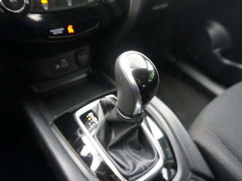 Used 2019 Nissan Rogue Sport S image 16