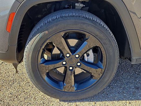 Used 2023 Jeep Grand Cherokee Altitude image 10