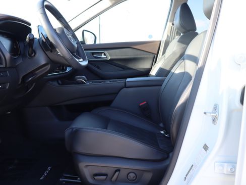 Used 2023 Nissan Rogue Platinum w/ Platinum Premium Package image 10