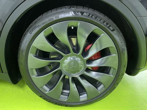 Used 2022 Tesla Model Y Performance image 14