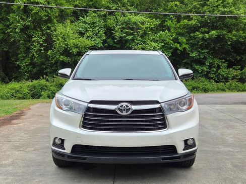Used 2016 Toyota Highlander XLE AWD/4WD image 2