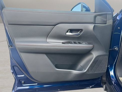 Used 2025 Nissan Kicks SR image 11