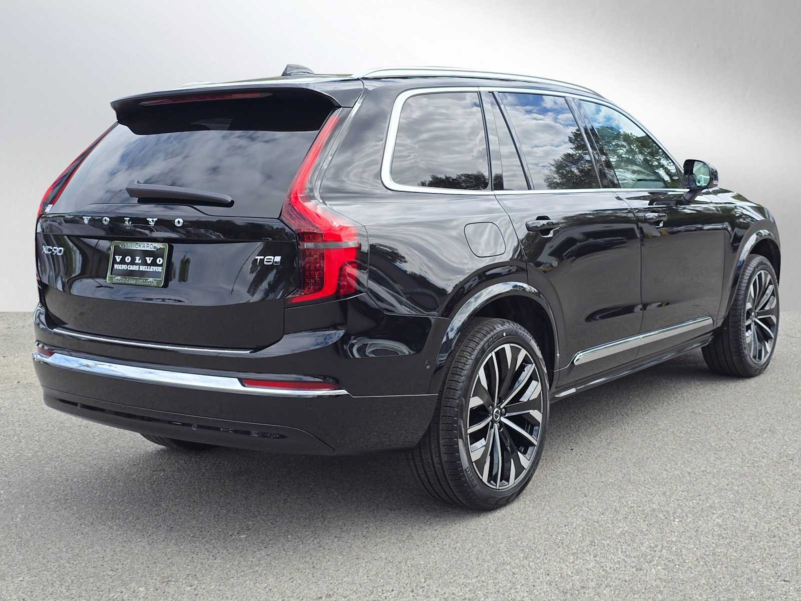 New 2026 Volvo XC90 T8 Plus w/ Protection Package AWD/4WD image 3