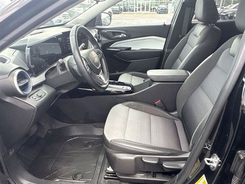 Certified 2024 Chevrolet Trax LT w/ Driver Confidence Package FWD image 18