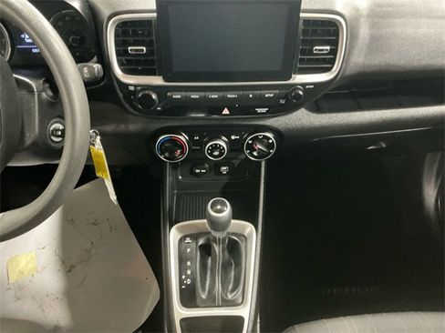 Used 2020 Hyundai Venue SE image 11