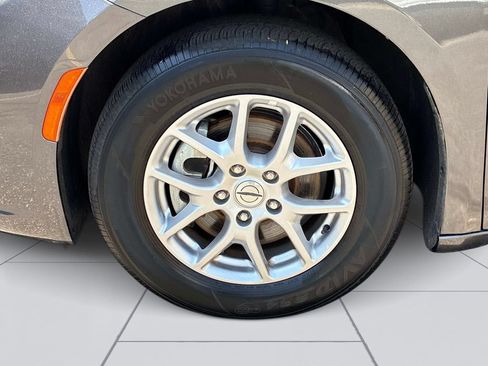 Used 2023 Chrysler Pacifica Touring-L FWD image 22