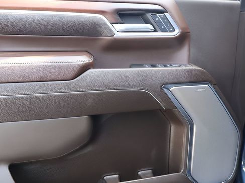 Used 2024 GMC Sierra 2500 Denali w/ Denali Reserve Package image 9