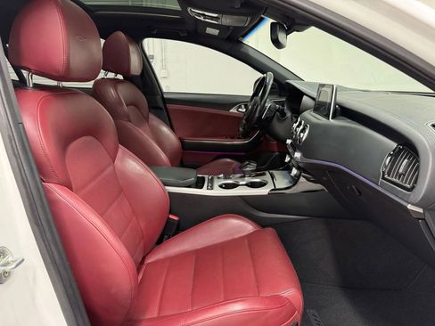 Used 2019 Kia Stinger GT2 image 13