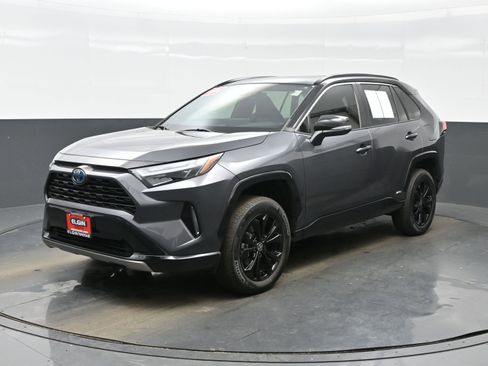Used 2022 Toyota RAV4 XSE image 2