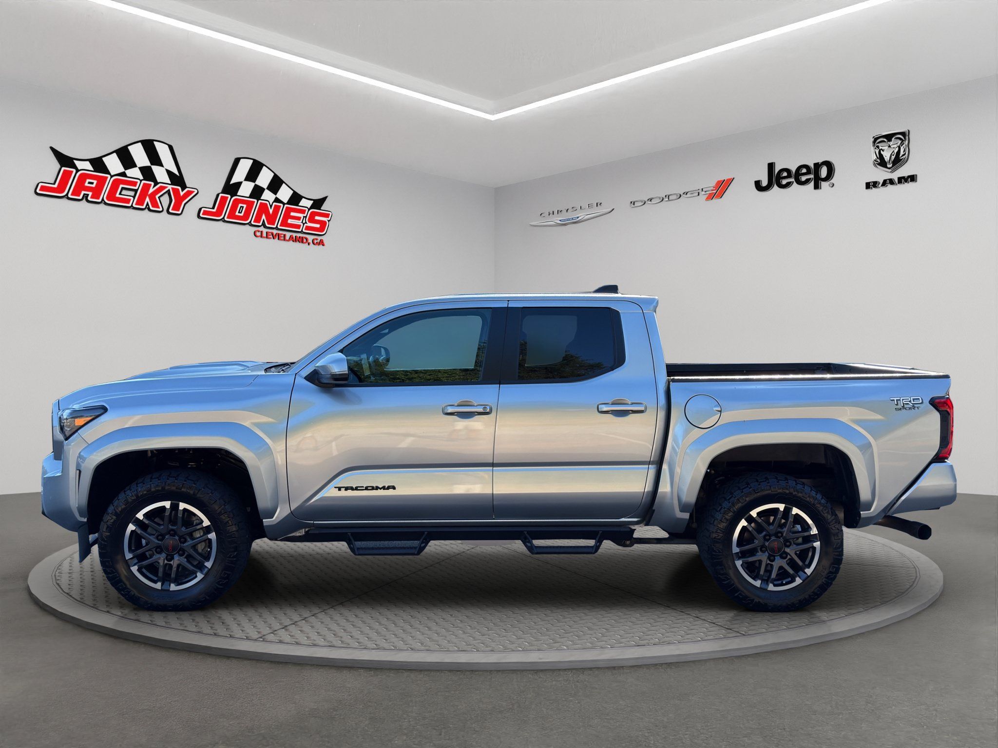 Used 2024 Toyota Tacoma TRD Sport w/ TRD Sport Upgrade Package AWD/4WD image 3