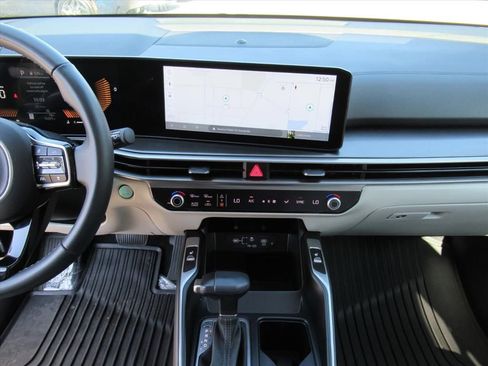 Used 2025 Kia Sorento S w/ Panoramic Sunroof Package image 19