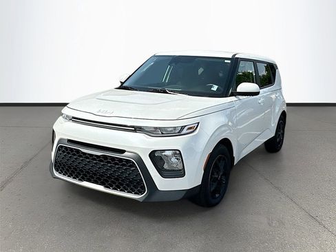 Certified 2022 Kia Soul LX w/ Technology Package FWD image 3