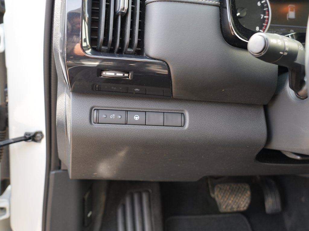 Used 2023 Nissan Pathfinder SV AWD/4WD image 19