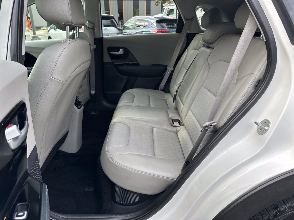 Used 2018 Kia Niro EX FWD image 15