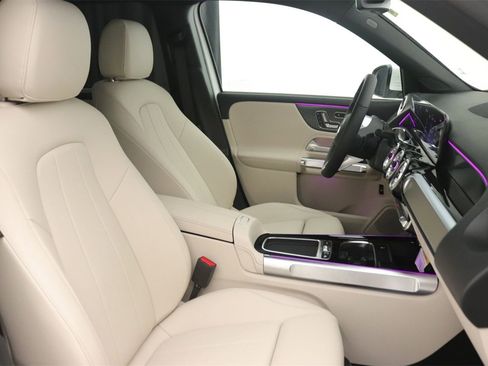 New 2025 Mercedes-Benz GLB 250 image 10