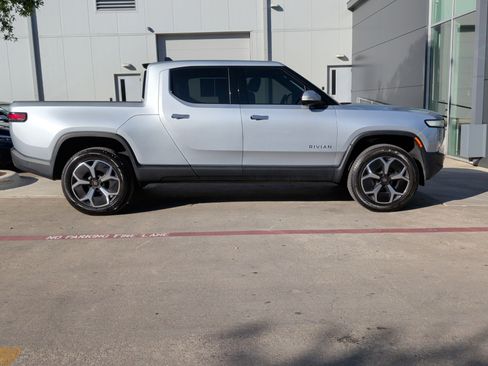 Used 2024 Rivian R1T Adventure AWD/4WD image 11