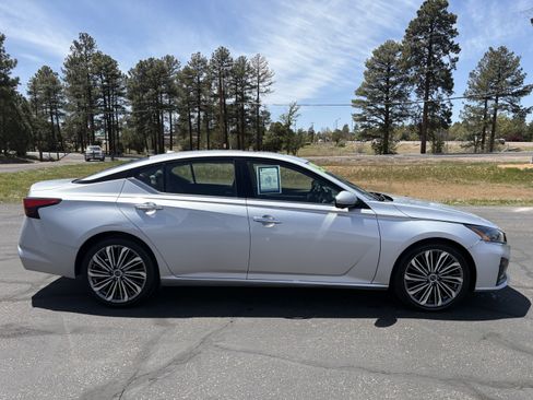 Used 2023 Nissan Altima 2.5 SL FWD image 7