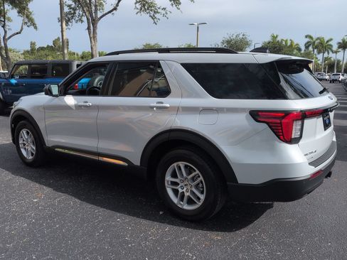 Certified 2025 Ford Explorer Active RWD image 5