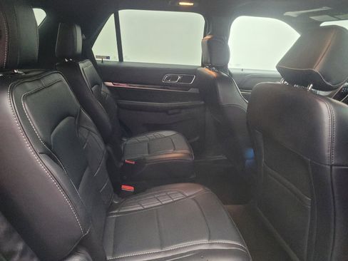 Used 2017 Ford Explorer Platinum image 19