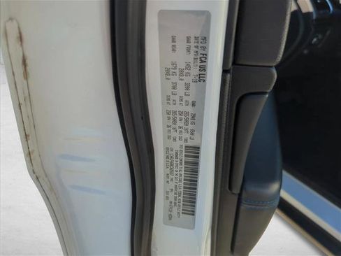 Used 2019 Jeep Grand Cherokee Laredo image 30