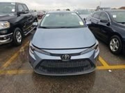 Used 2022 Toyota Corolla LE image 2